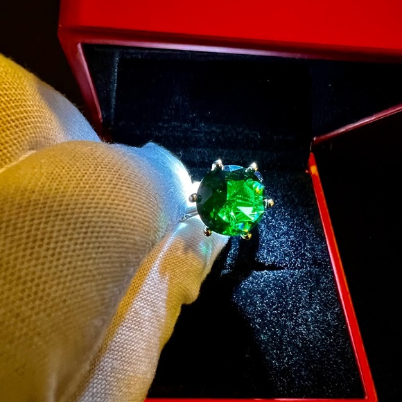 New 18k Plate 5CT Moissinate Green Emerald sterling silver ring - Picture 5 of 8